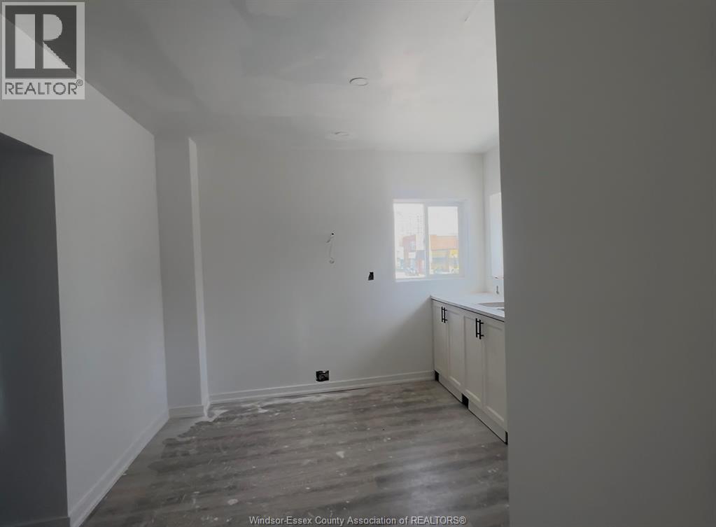 430 WYANDOTTE STREET West - 8