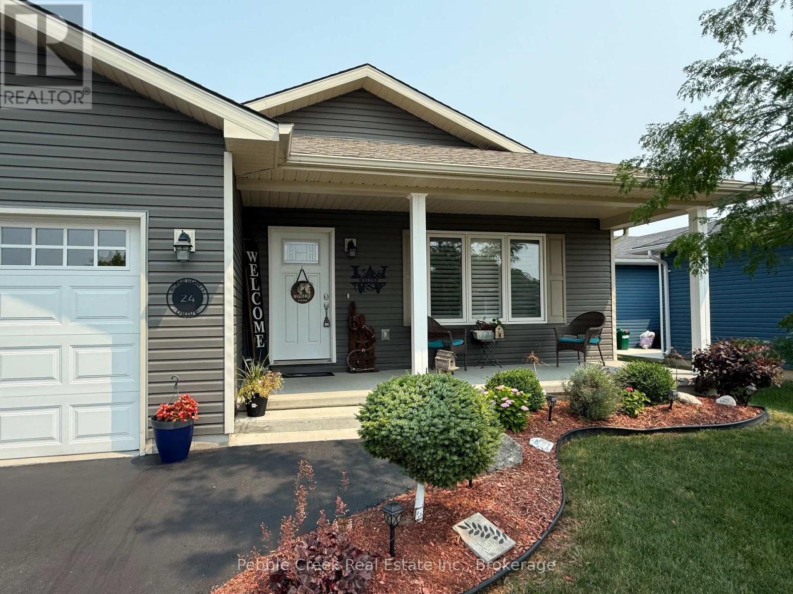 24 HURON HEIGHTS DRIVE - 2