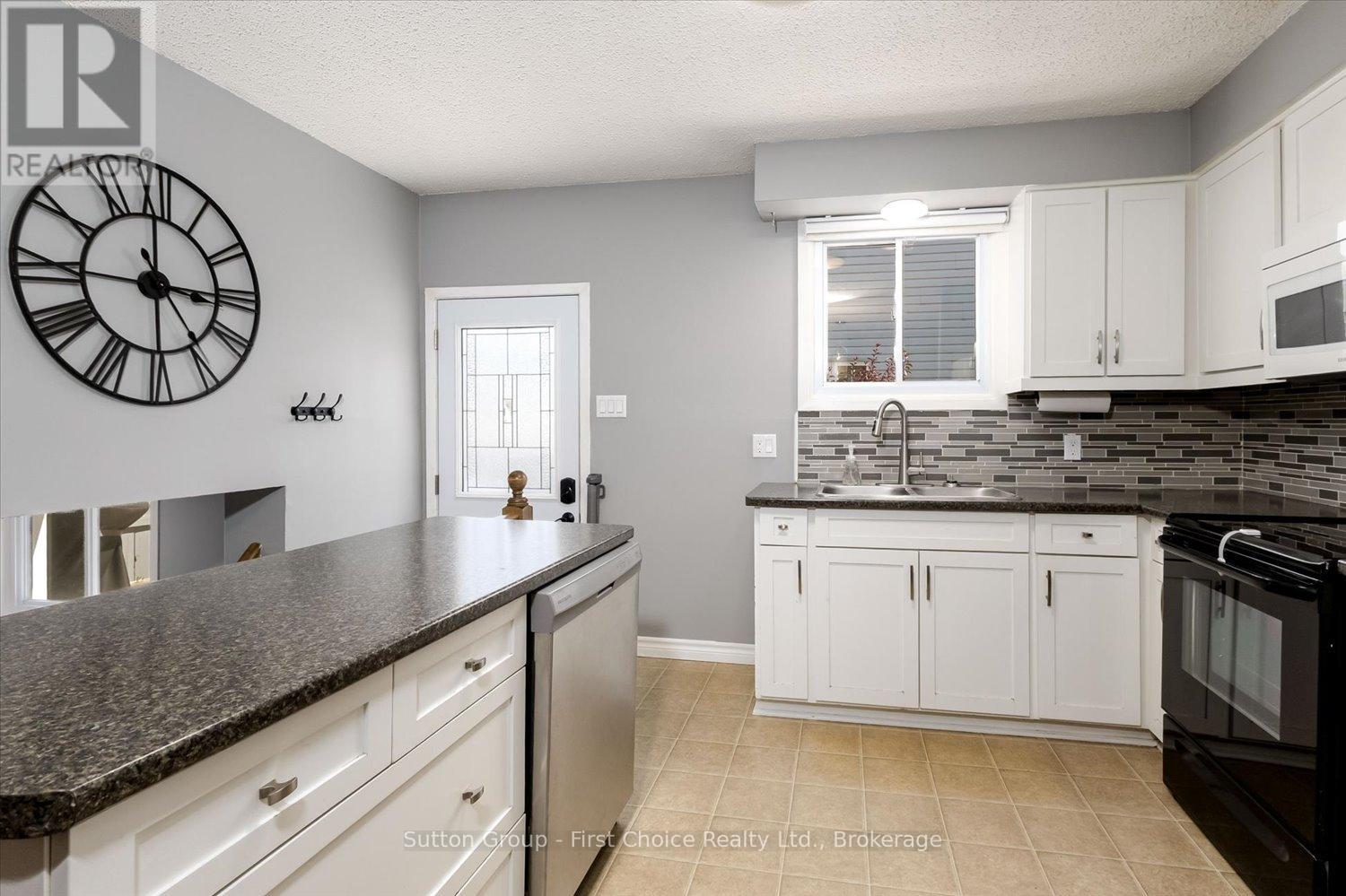 225 HURON STREET S - 11