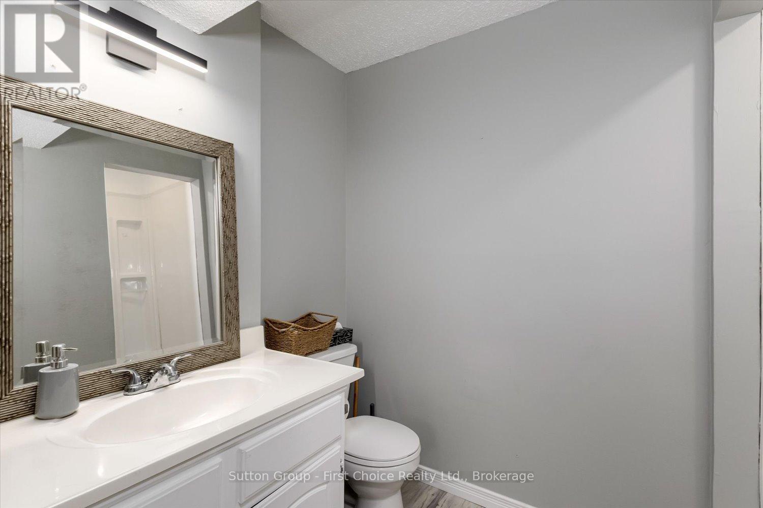 225 HURON STREET S - 16