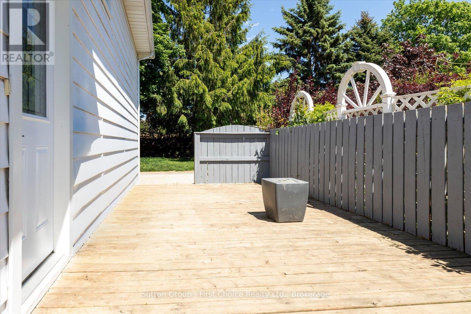 225 HURON STREET S - 21