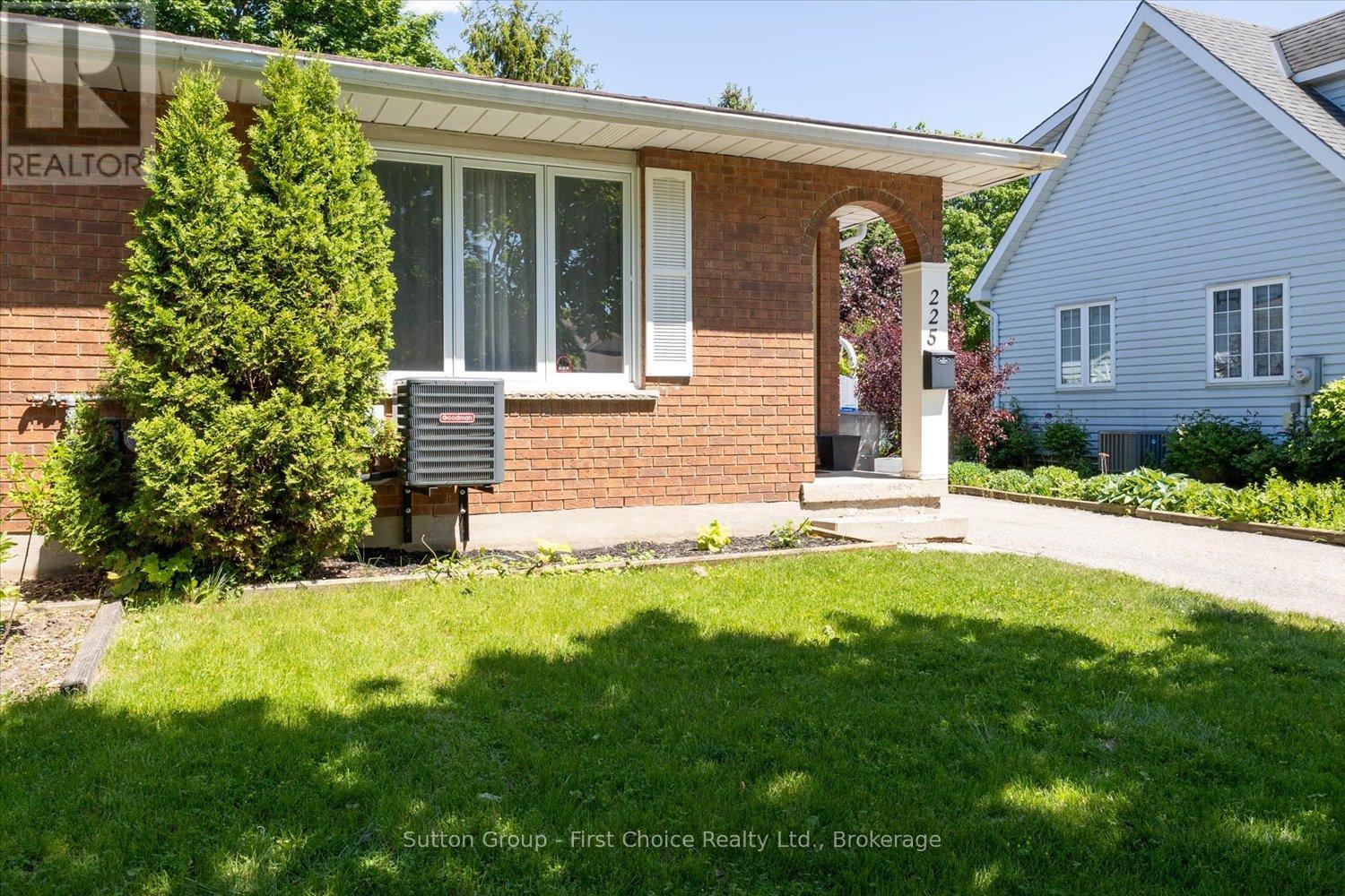 225 HURON STREET S - 4