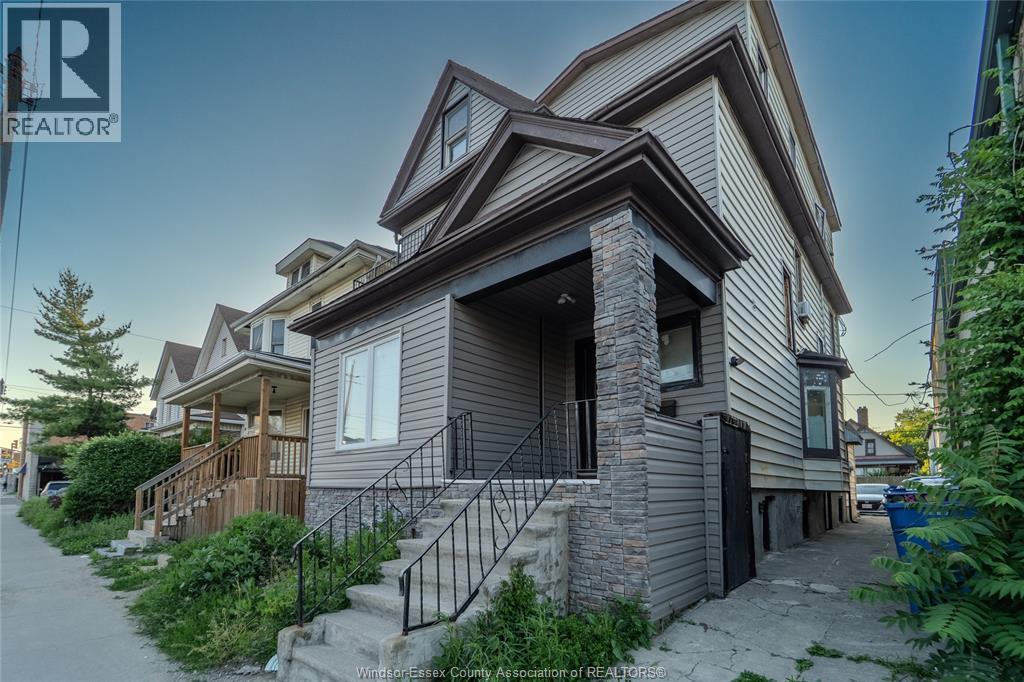 446 WYANDOTTE STREET West - Image 2