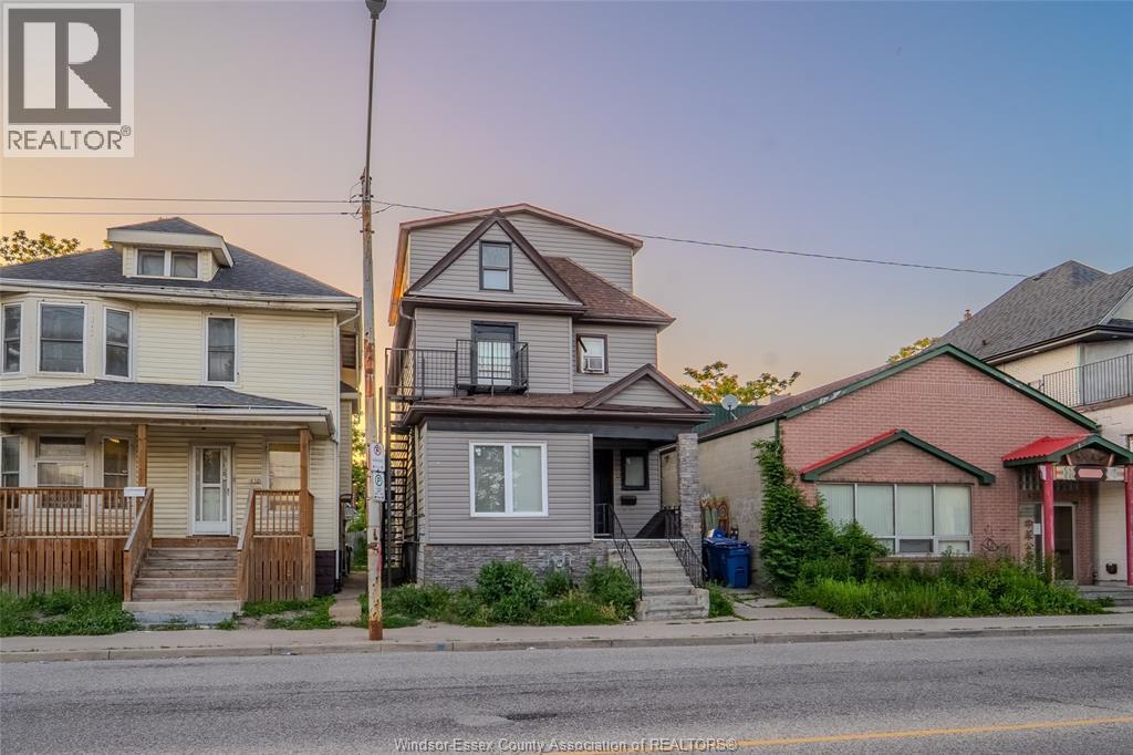 446 WYANDOTTE STREET West - 4