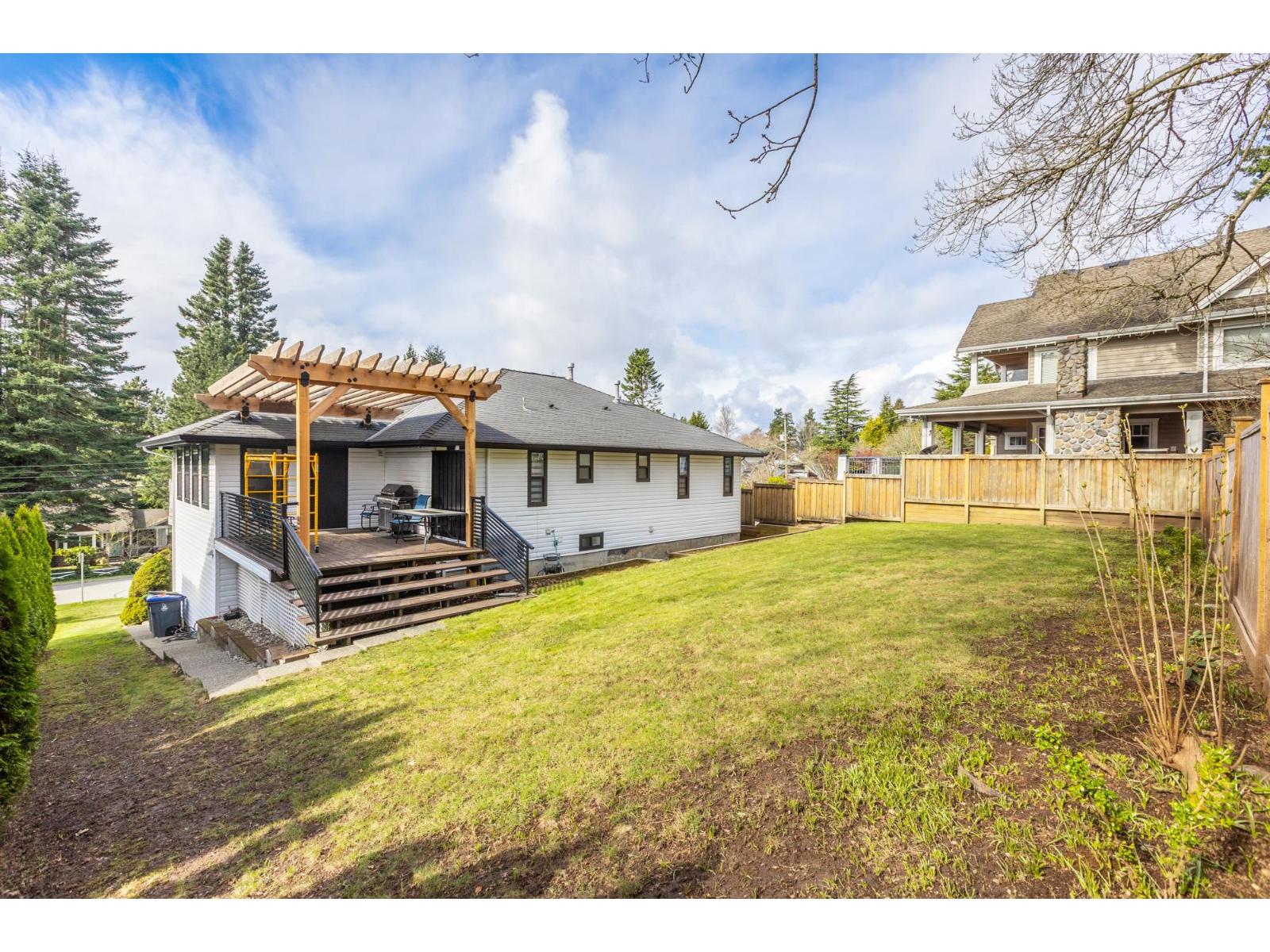 4 Bed, 3 Bath House for Sale in Surrey – 1830 126 STREET, Surrey - Image 4