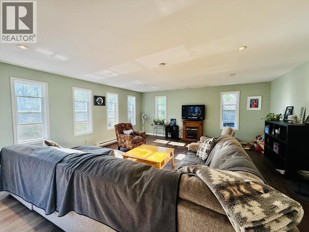 1930 SANDERS Street, Hazelton