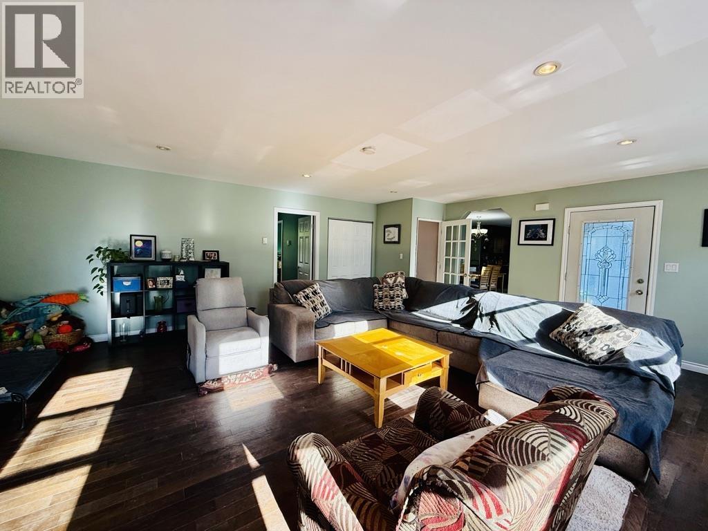 1930 SANDERS Street, Hazelton