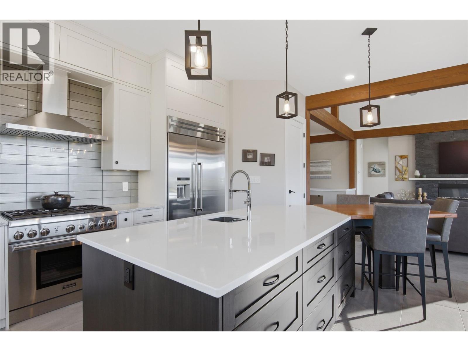 176 RUE CHEVAL NOIR Street - 17