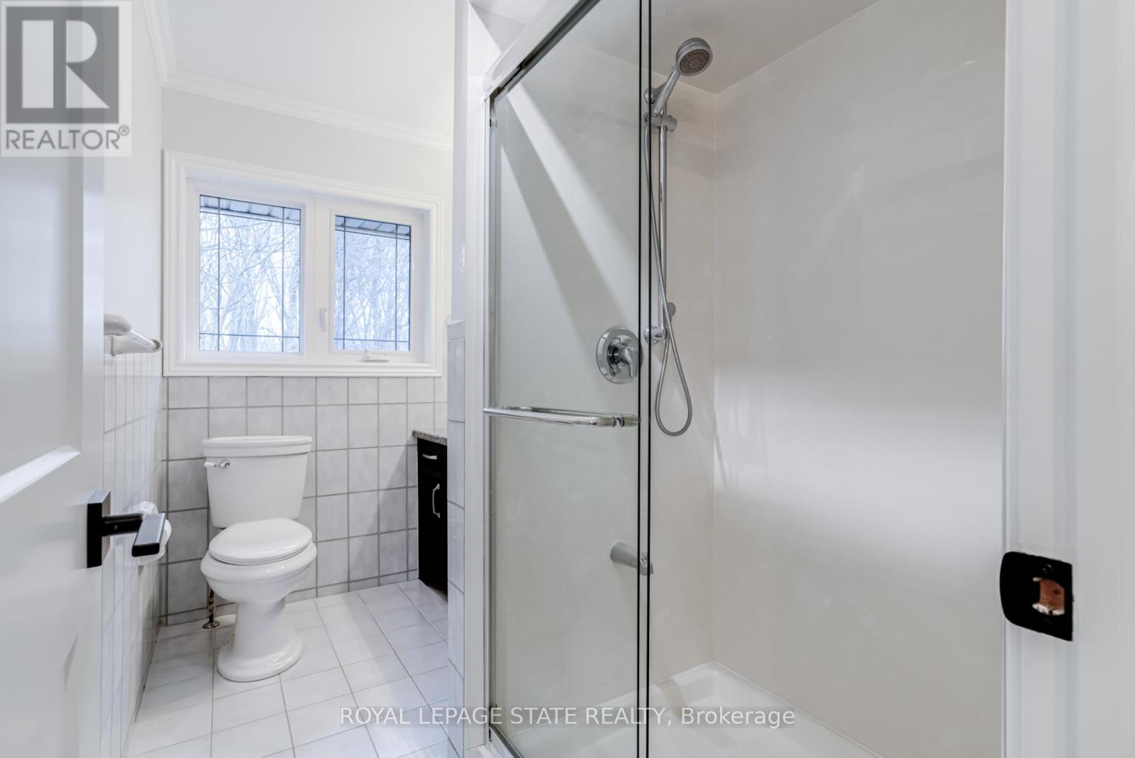 18 ELDER CRESCENT - 35