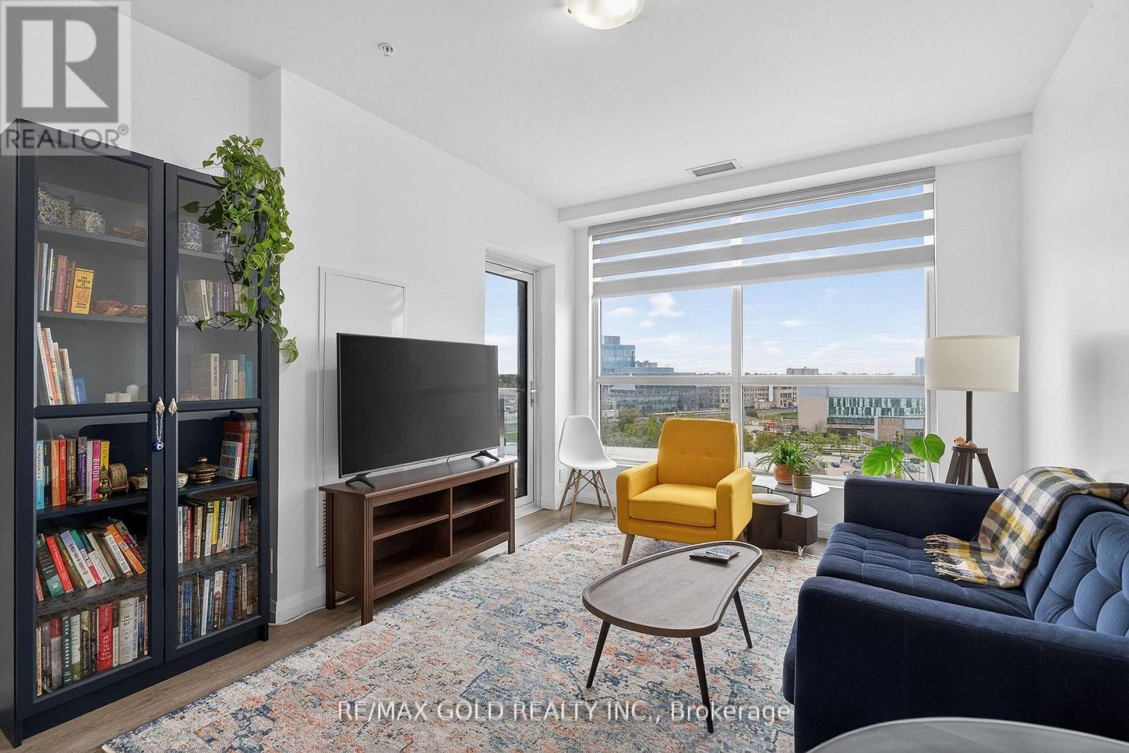 #1010 104 GARMENT STREET - 26