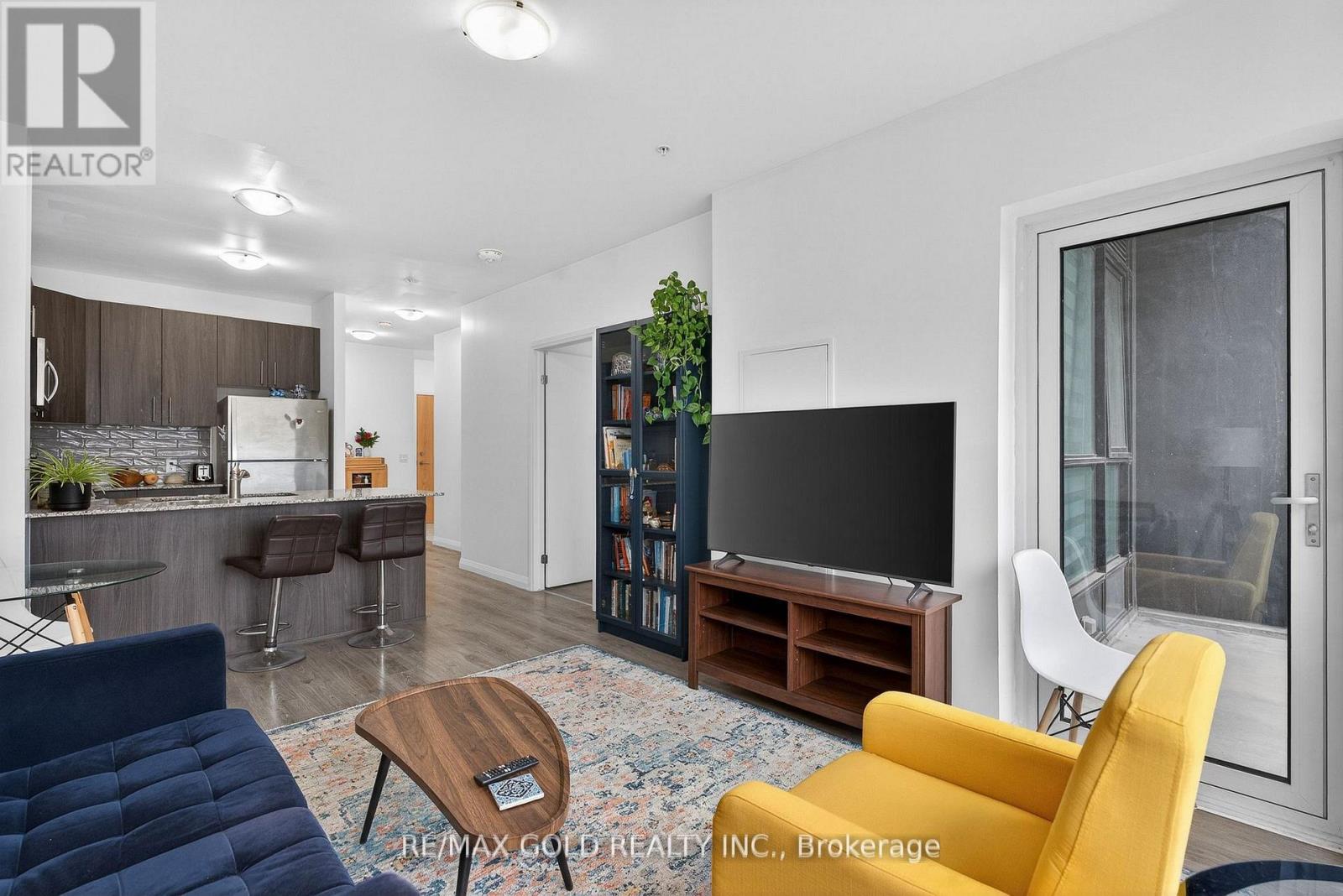 #1010 104 GARMENT STREET - 29