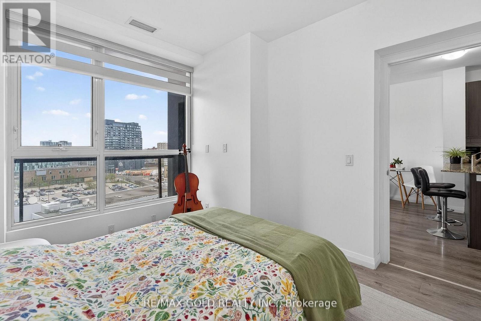 #1010 104 GARMENT STREET - 32