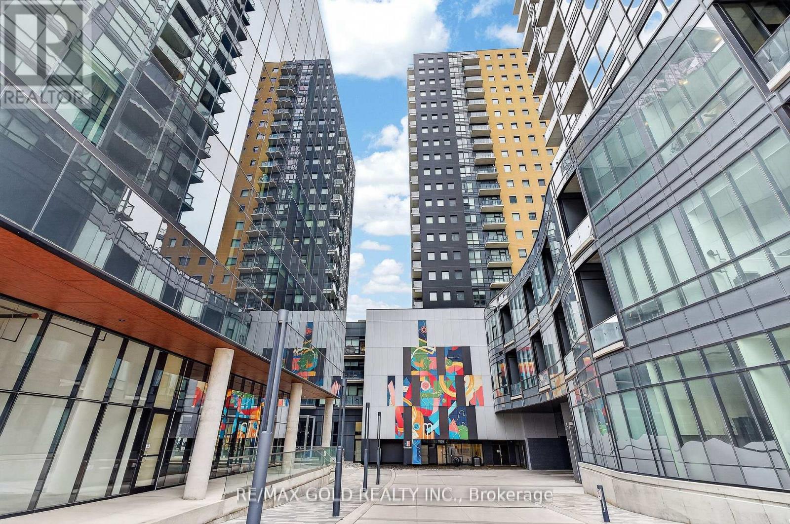 #1010 104 GARMENT STREET - 7