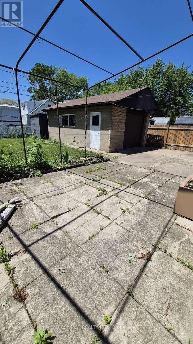2371 ALEXIS ROAD - 32