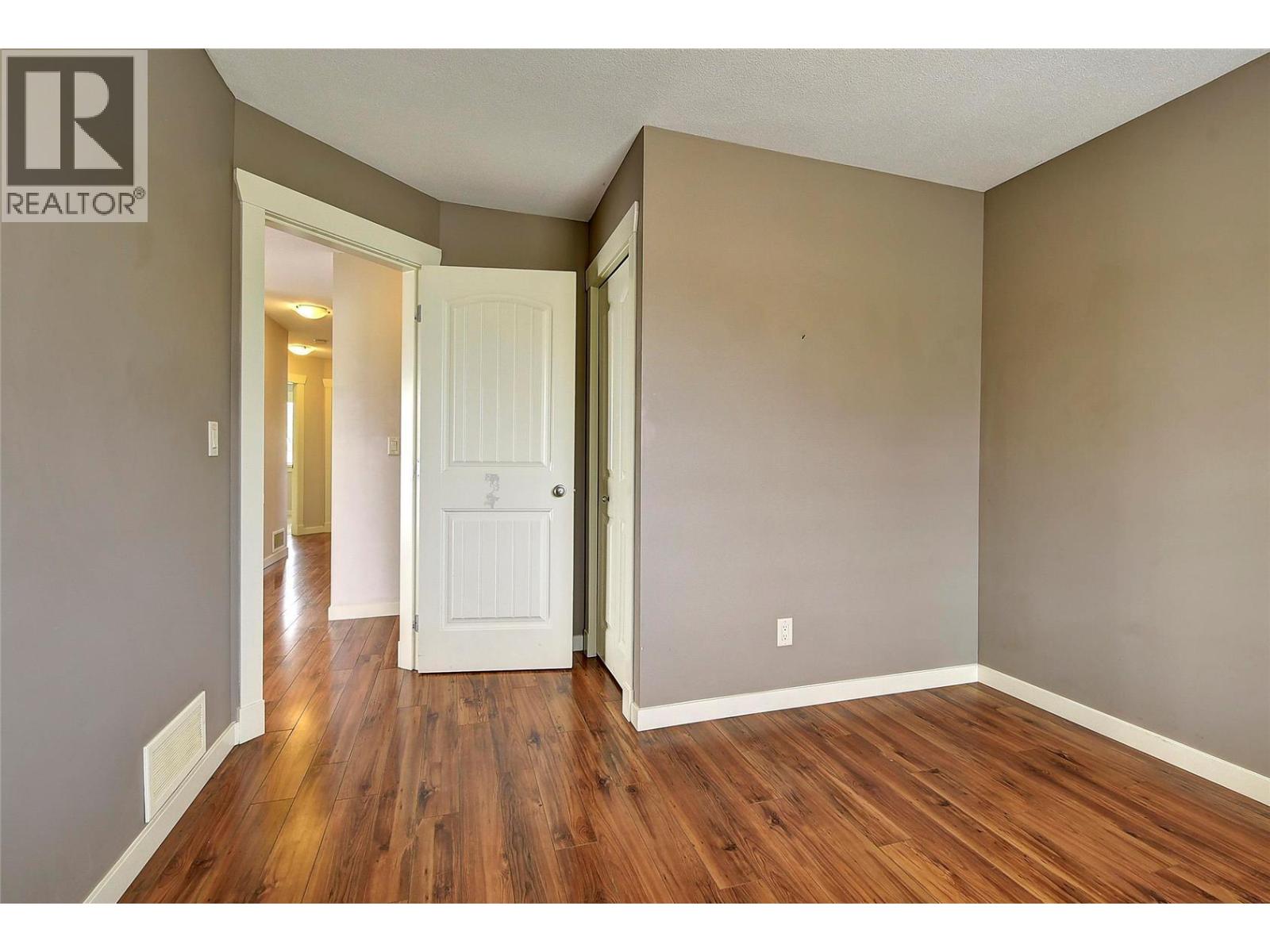 369 Wallace Road - 12