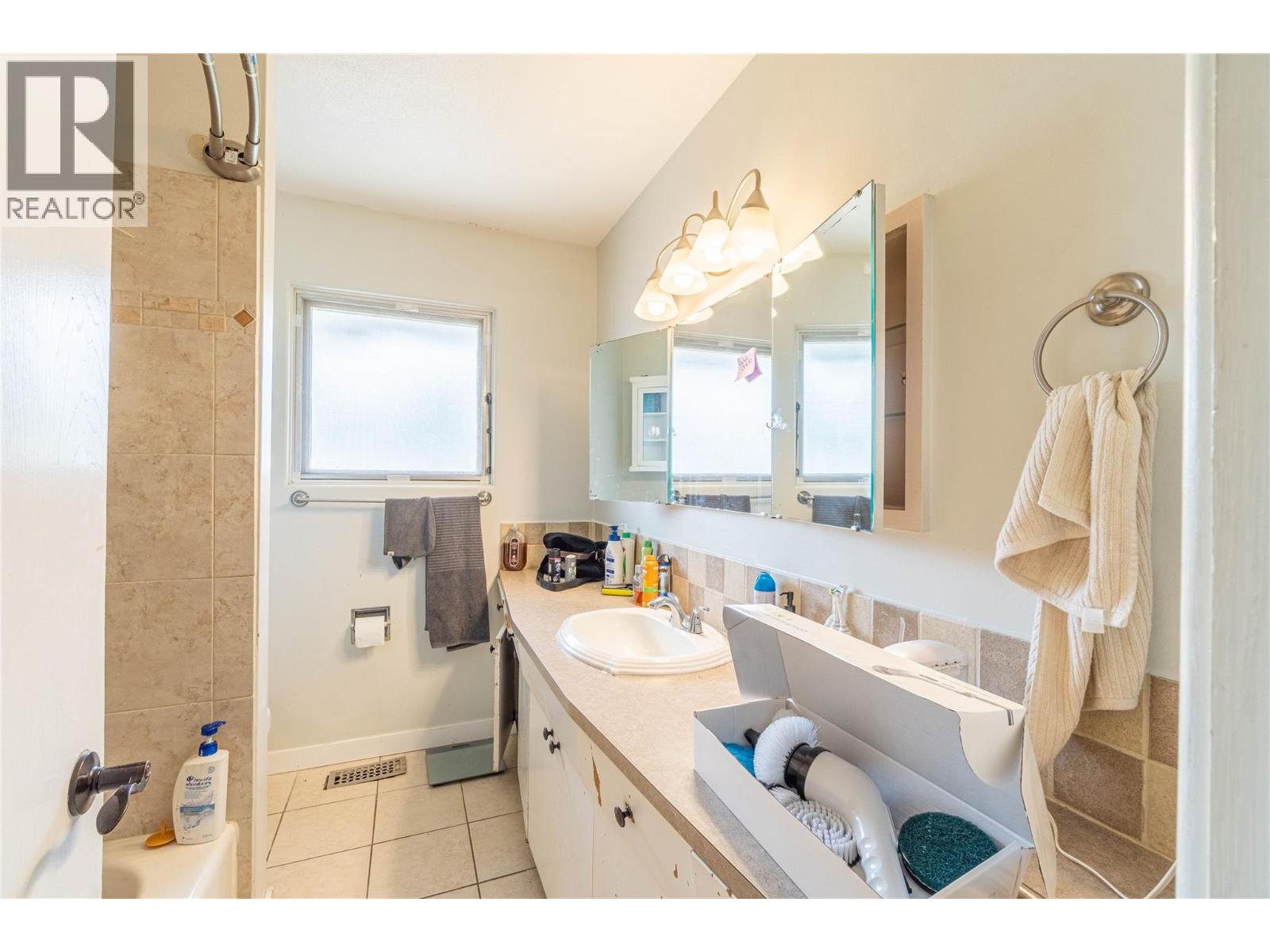 2435 Young Avenue - 17
