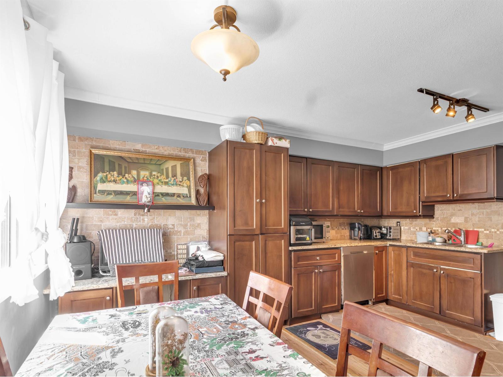 186 10077 156 STREET