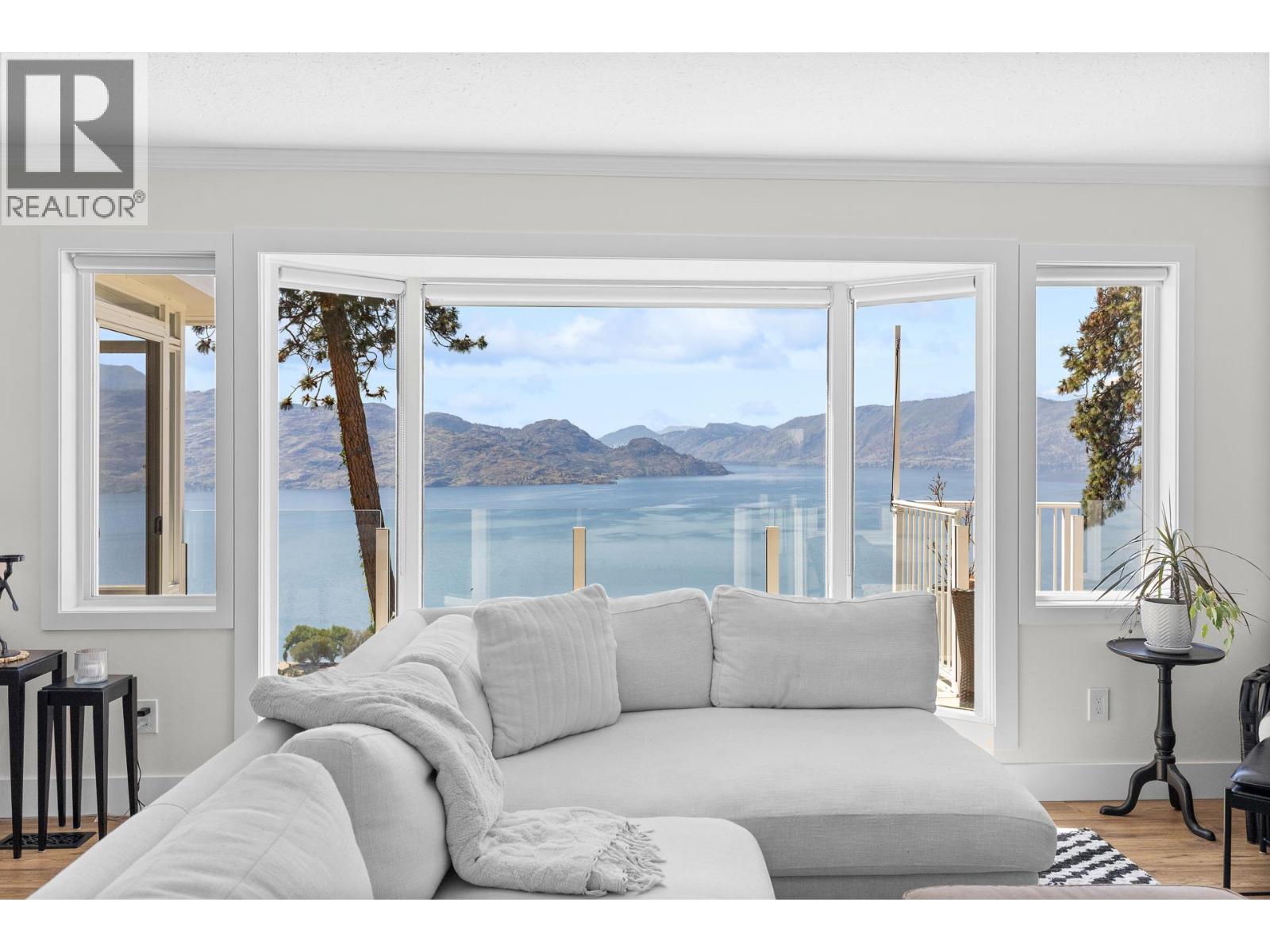  4215 6th Avenue, Peachland