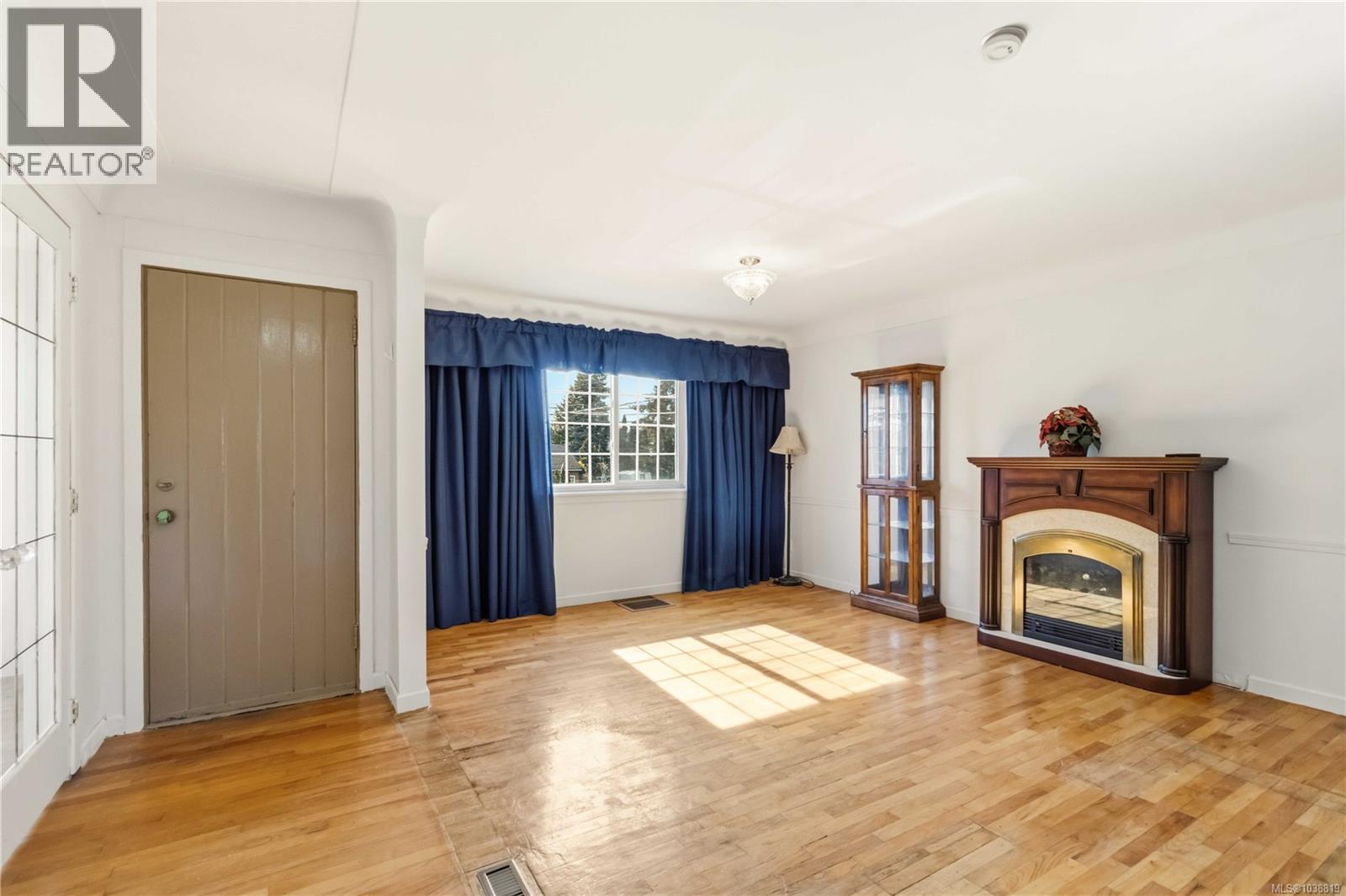 4139 Carey Rd - 6