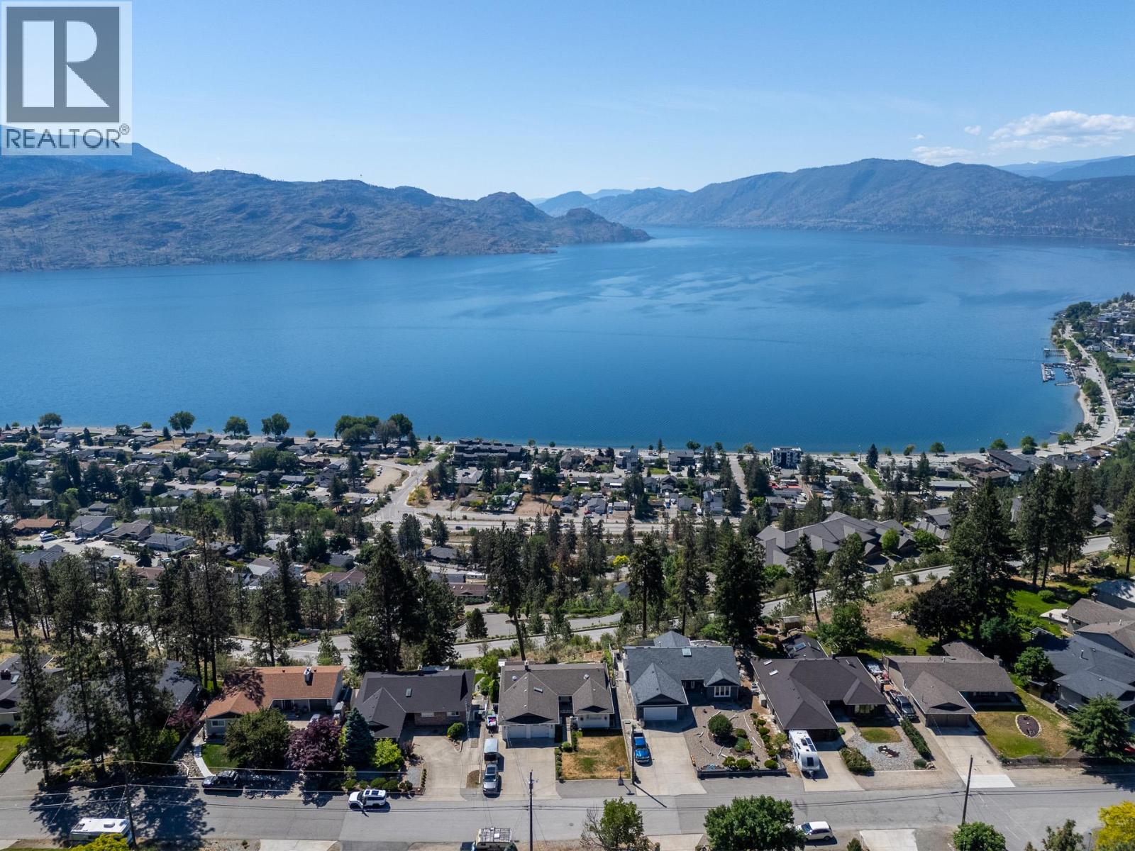  4215 6th Avenue, Peachland
