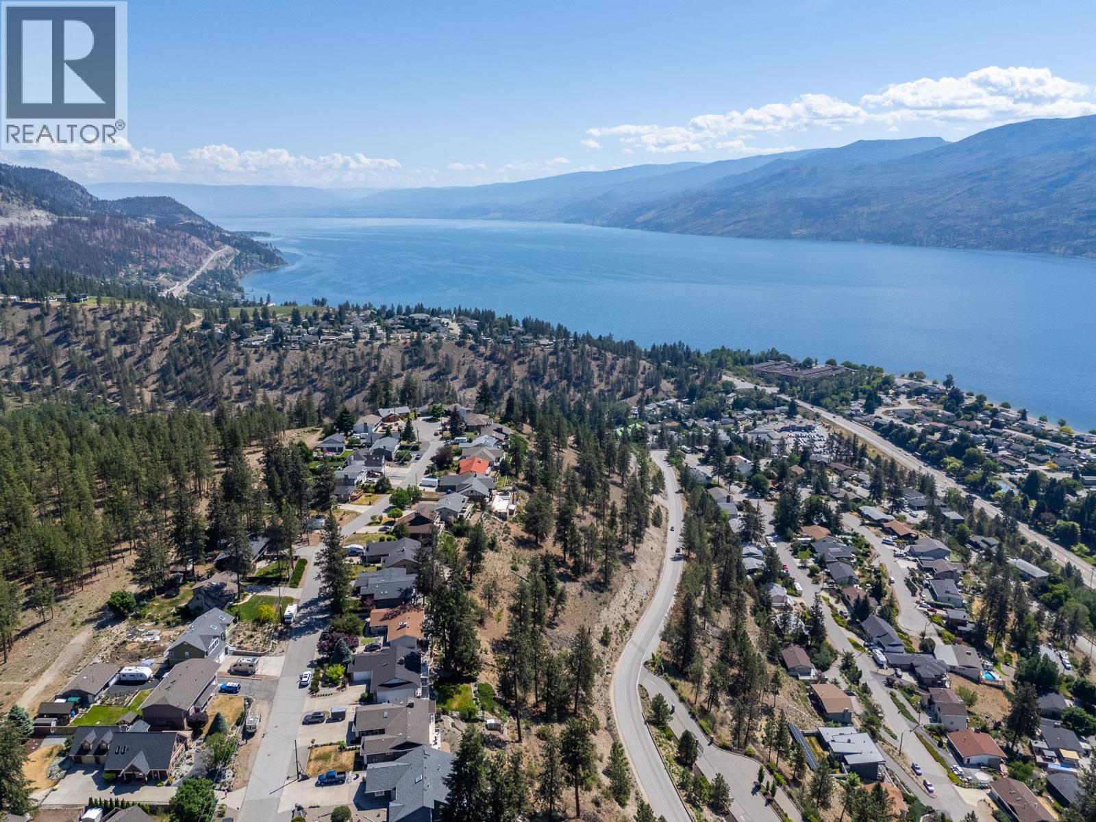  4215 6th Avenue, Peachland