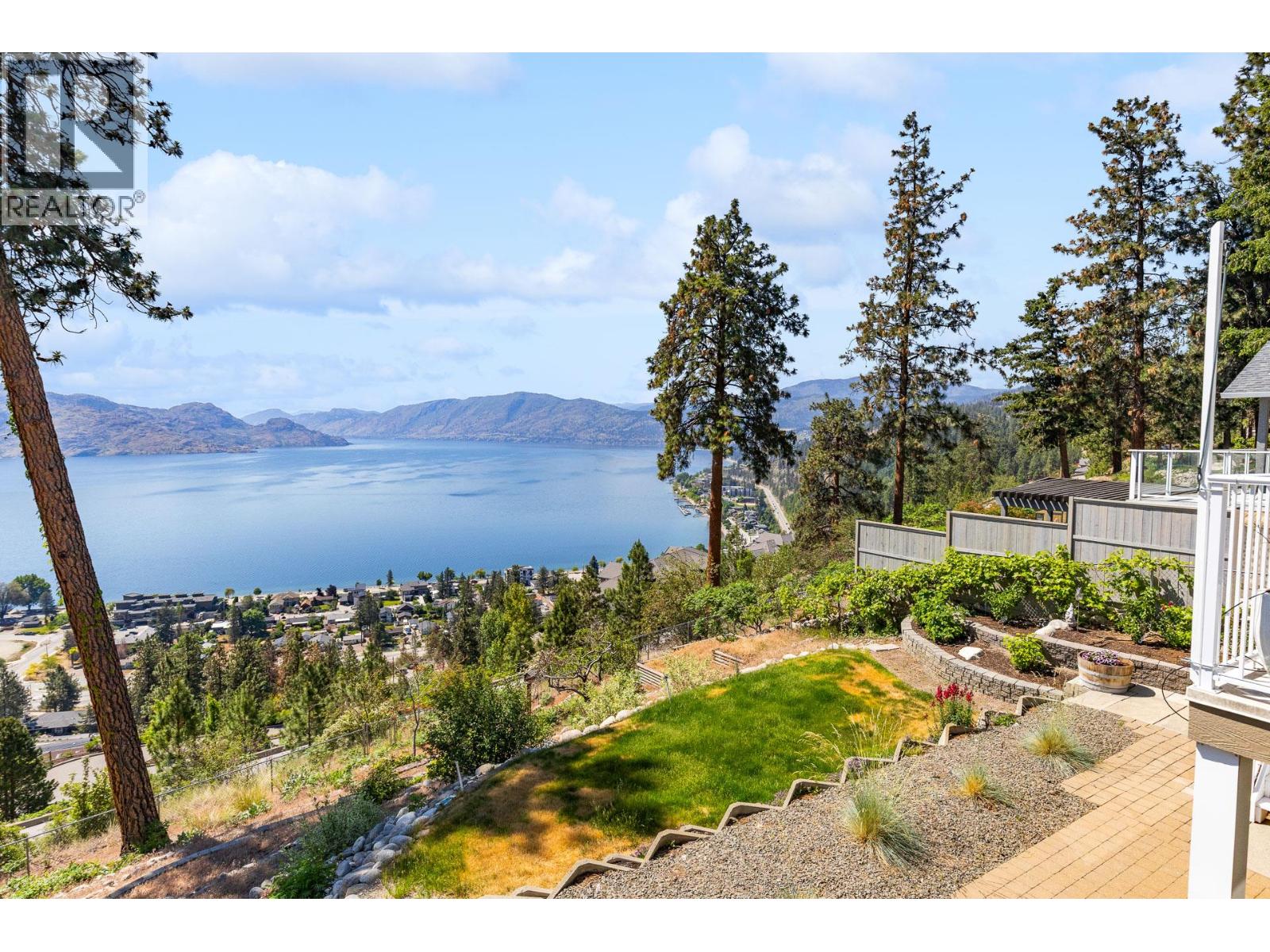  4215 6th Avenue, Peachland