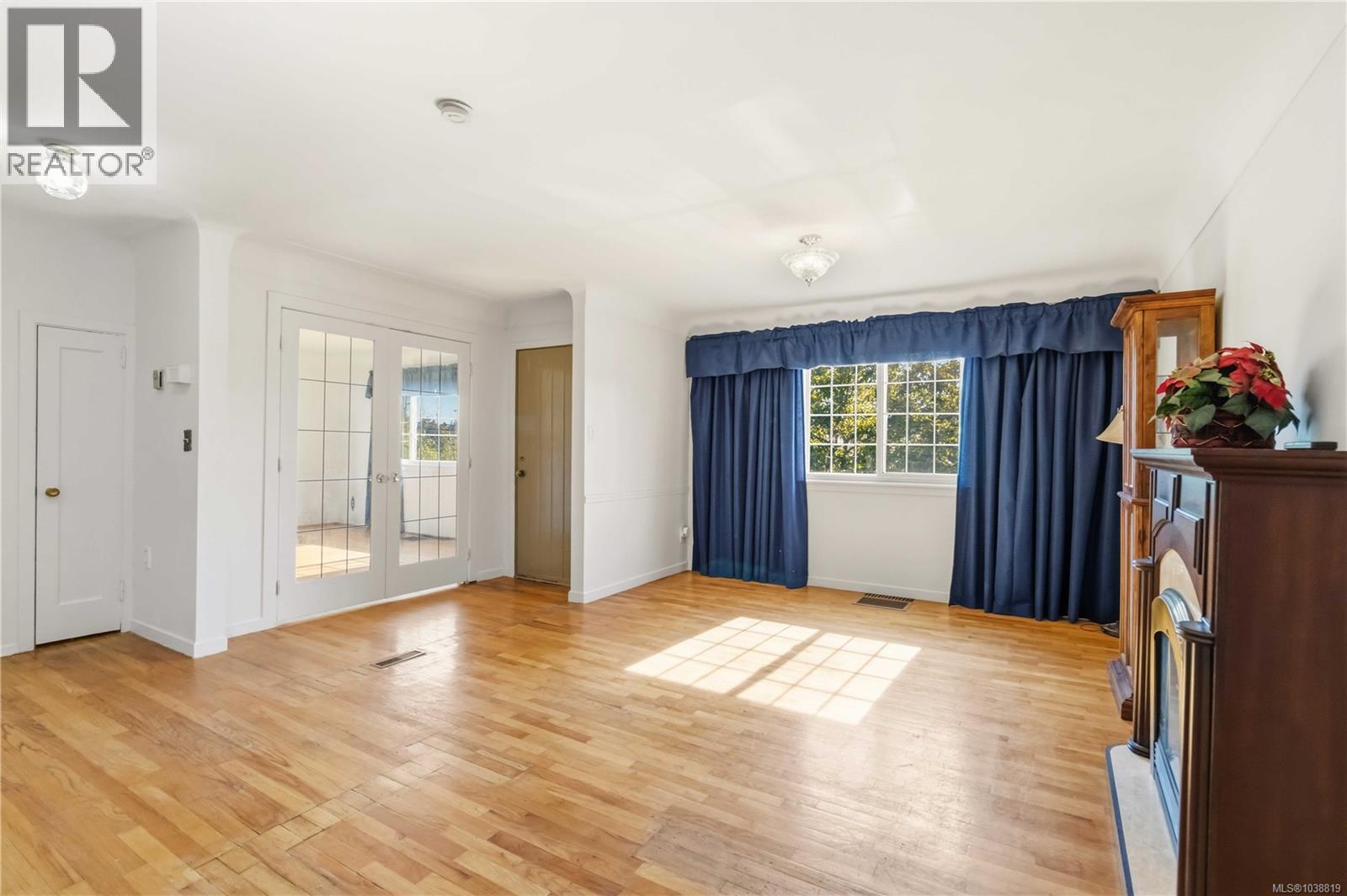 4139 Carey Rd - 7