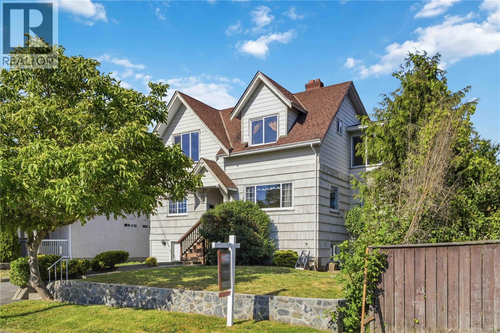 4139 Carey Rd - 1