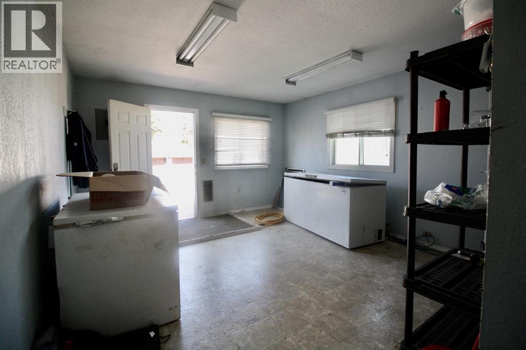 953 Bear Paw Crescent - 32