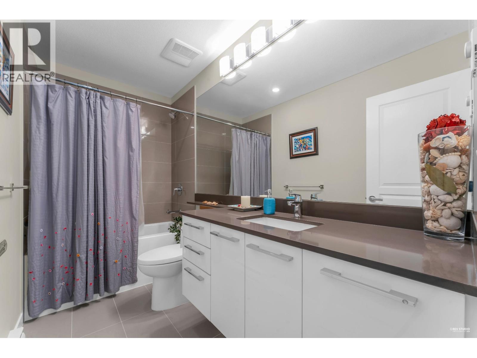 #12B-5551 ADMIRAL Way, Delta