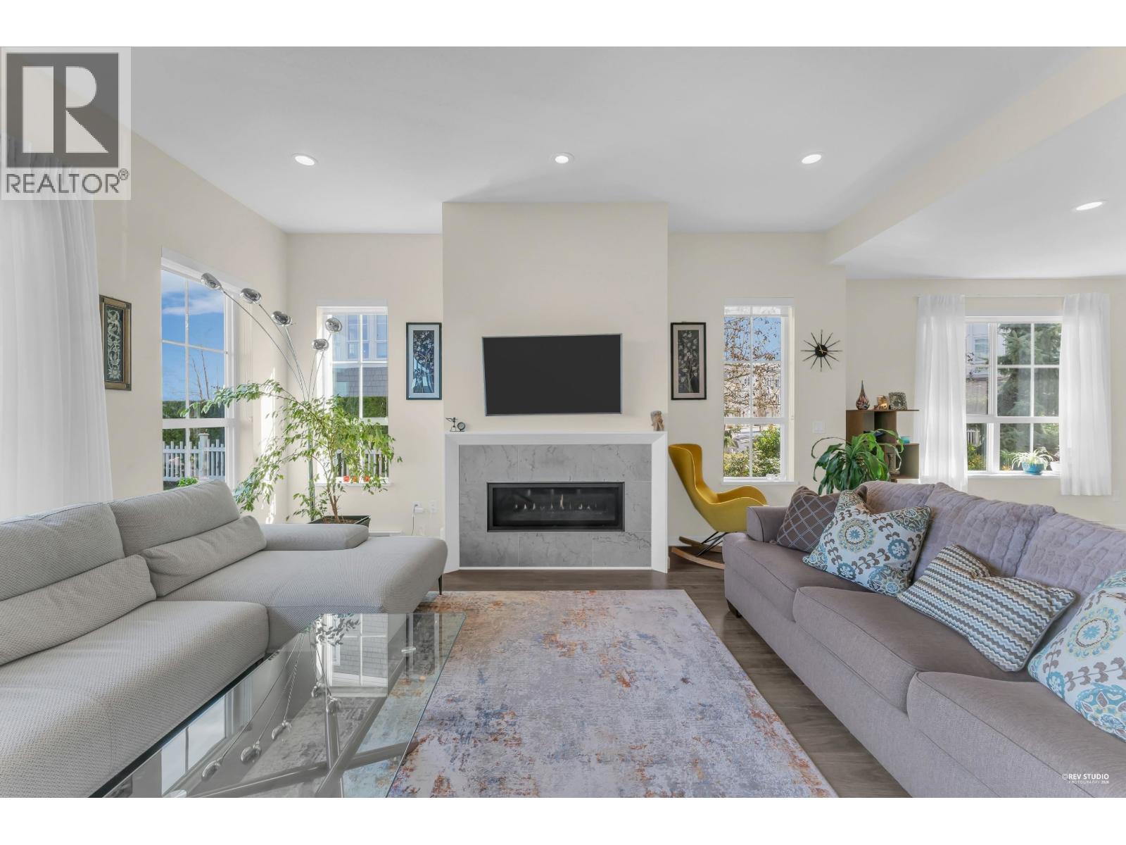 #12B-5551 ADMIRAL Way, Delta