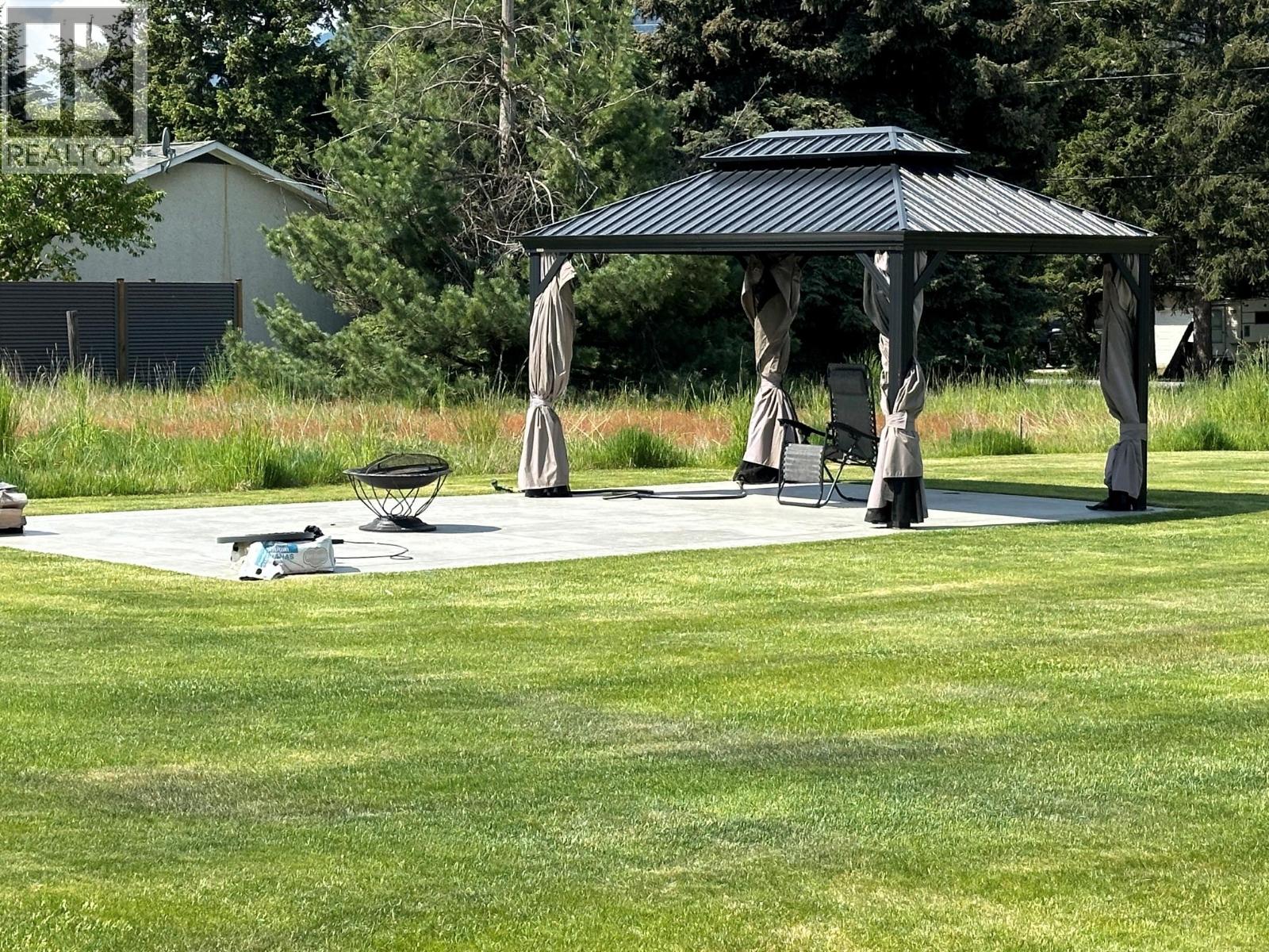928 Waterloo Crescent - 8