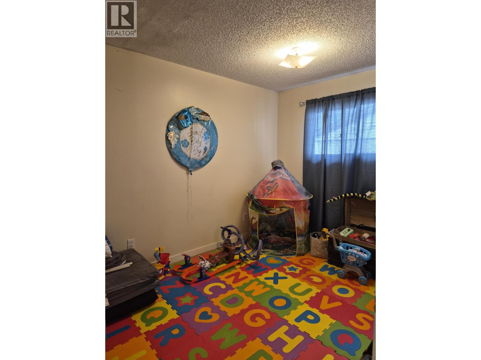 1920 HEMLOCK STREET - 9