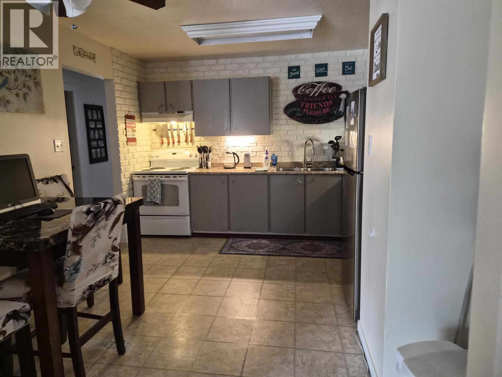 1920 HEMLOCK STREET - 3