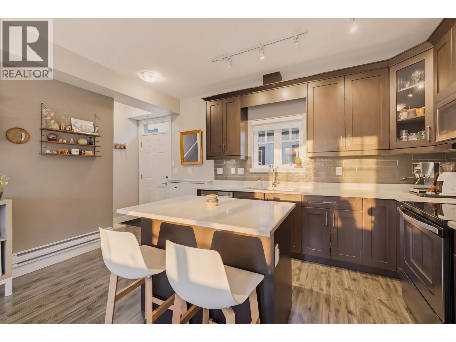 215 2273 TRIUMPH STREET, Vancouver