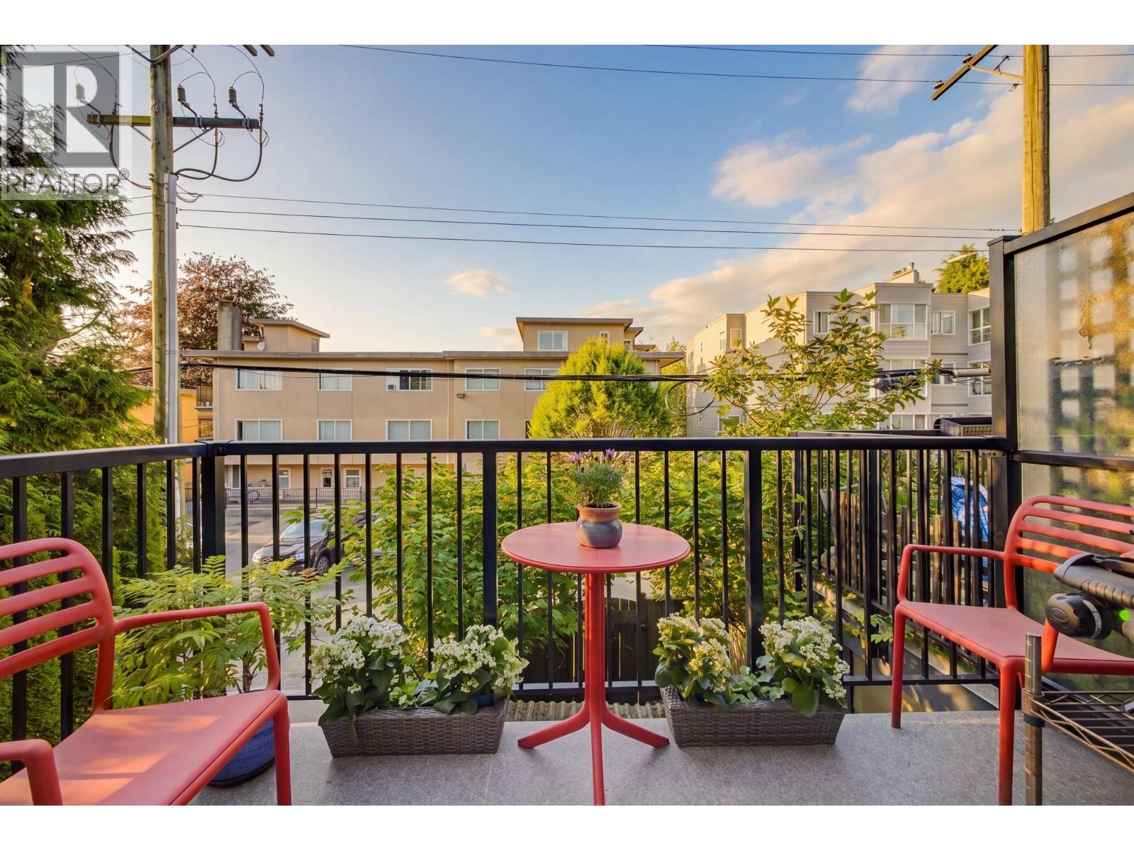 215 2273 TRIUMPH STREET, Vancouver