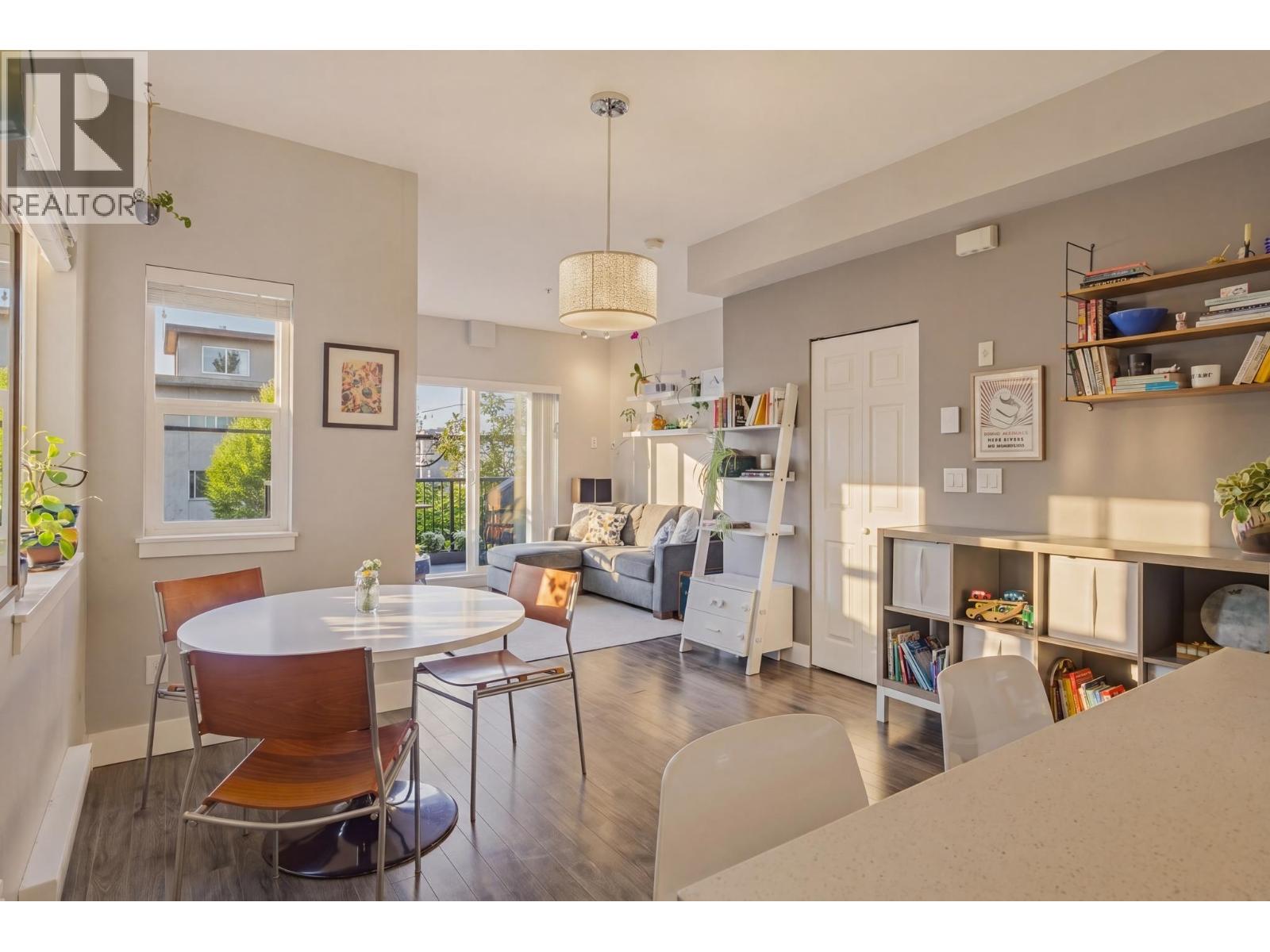 215 2273 TRIUMPH STREET, Vancouver