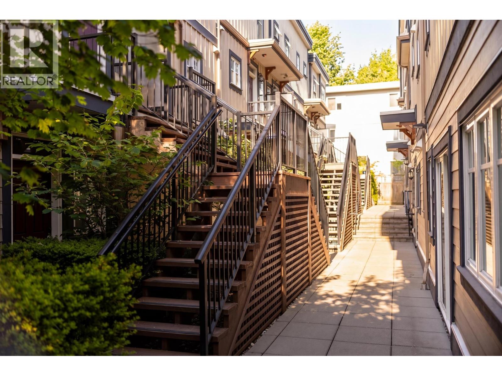 215 2273 TRIUMPH STREET, Vancouver