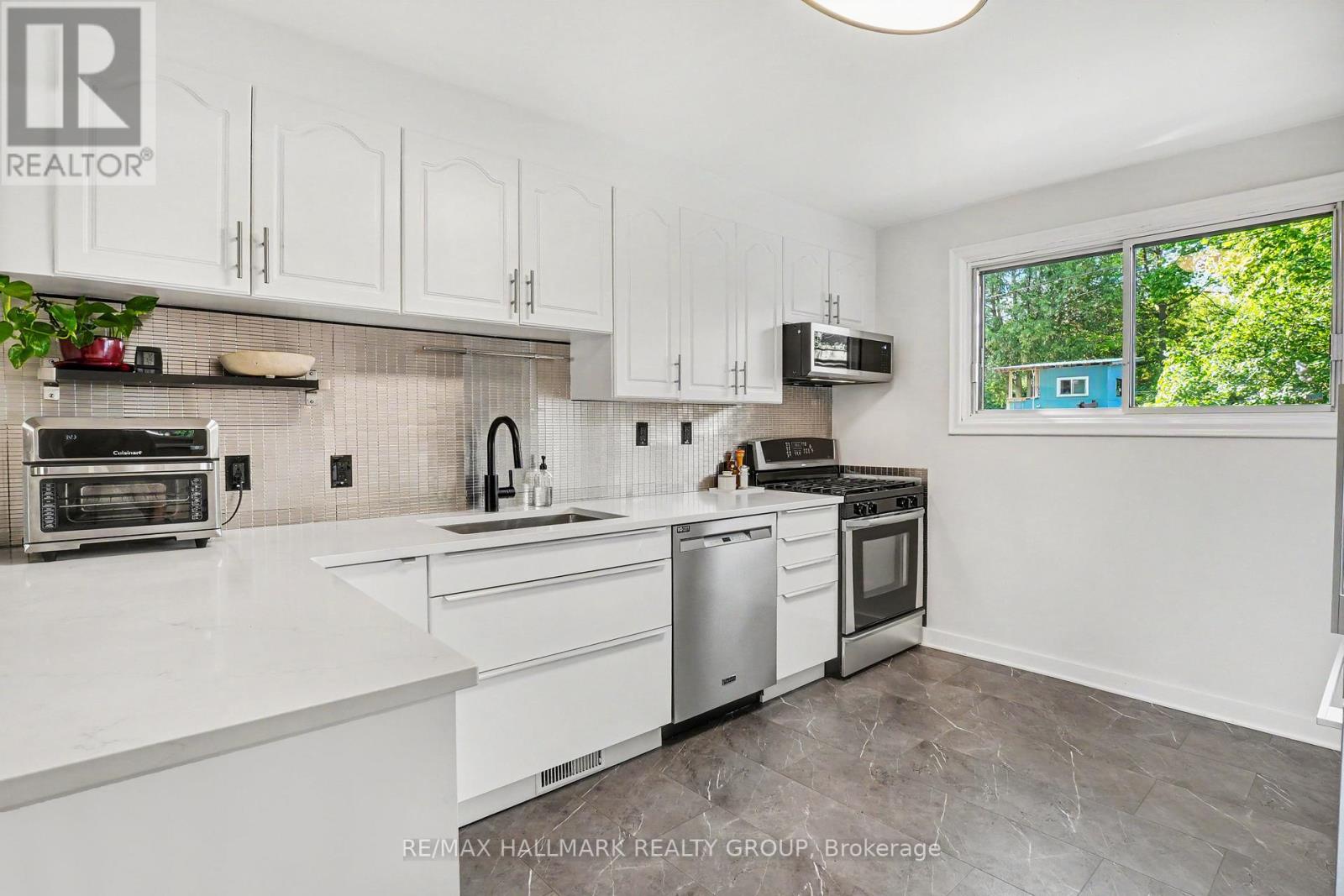 371 SUNNYSIDE AVENUE - 10
