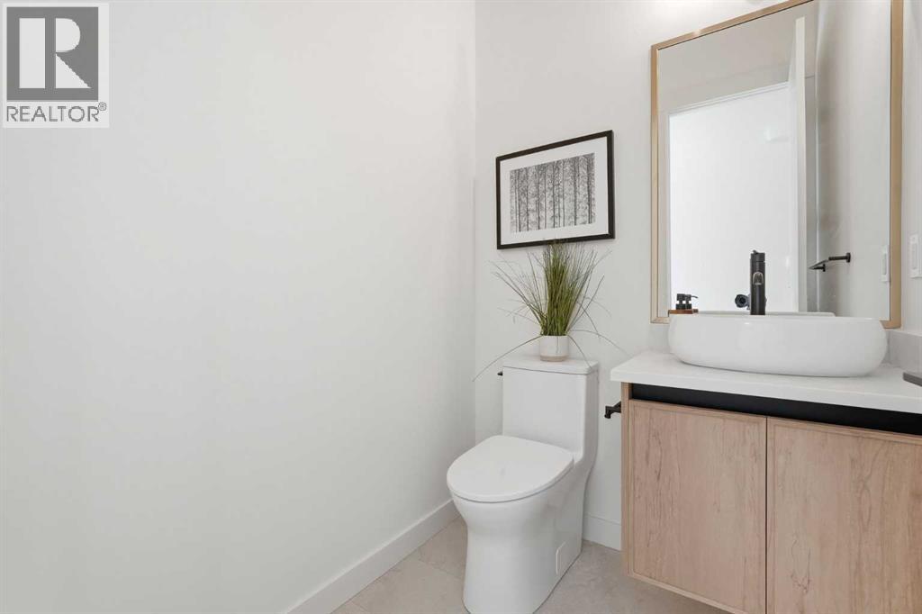 1417 44 Street SW - 45