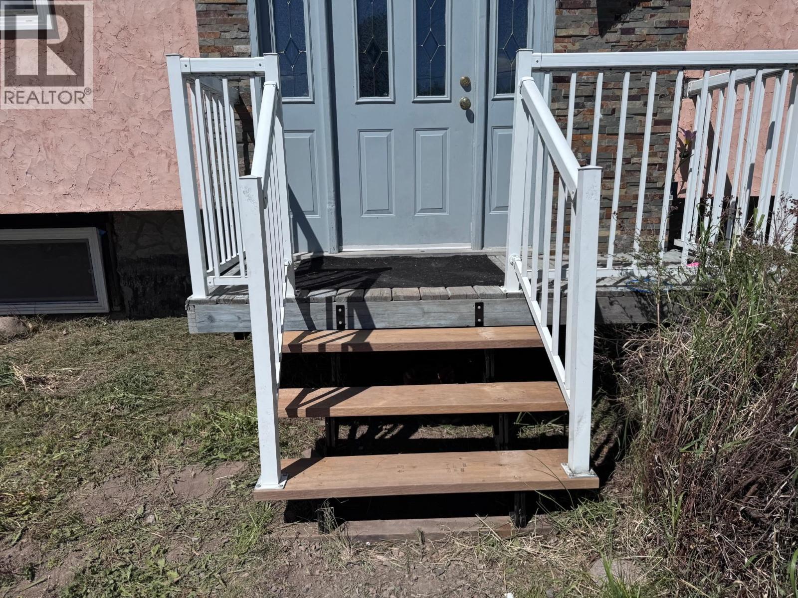 273 STELLAKO AVENUE - 8