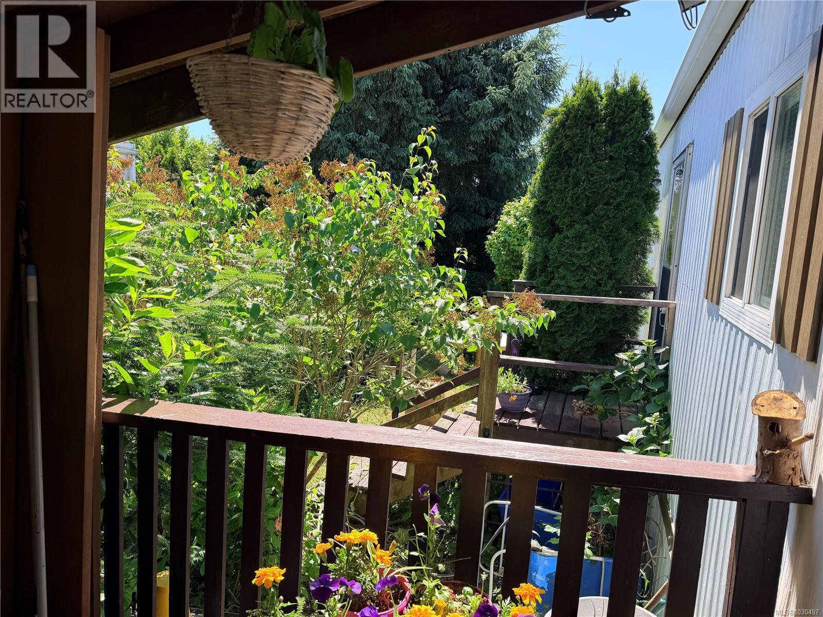 #19 390 COWICHAN Ave - 4