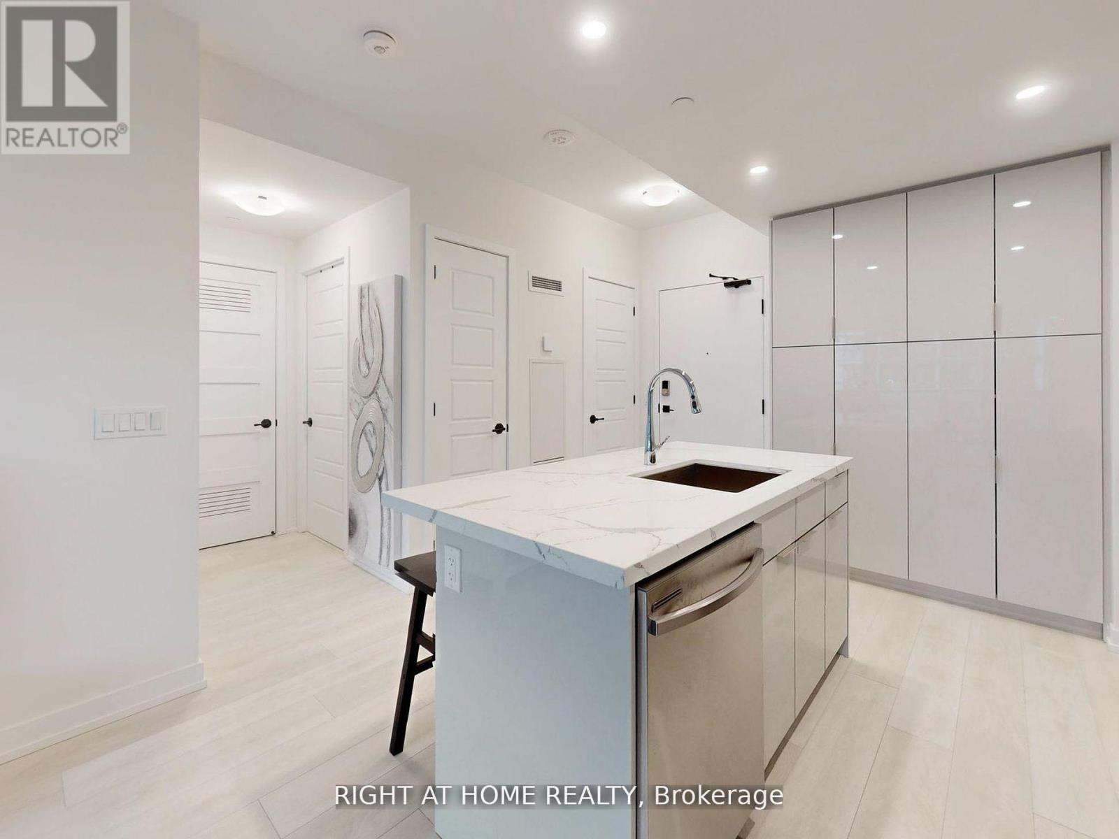 #224 415 SEA RAY AVENUE - 23