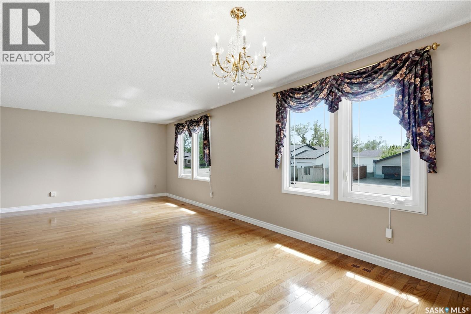579 Tobin CRESCENT - 5