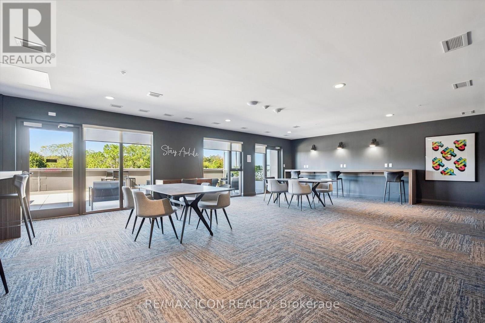 #902 15 GLEBE STREET - 23