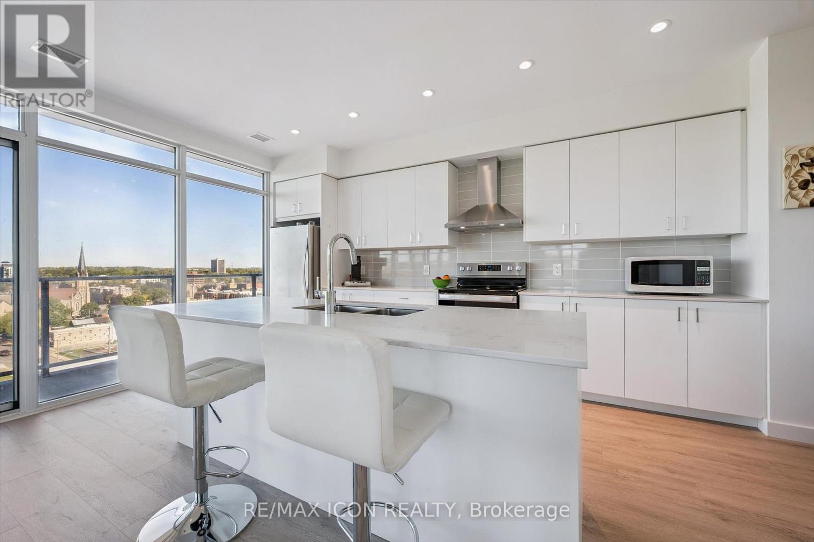 #902 15 GLEBE STREET - 7