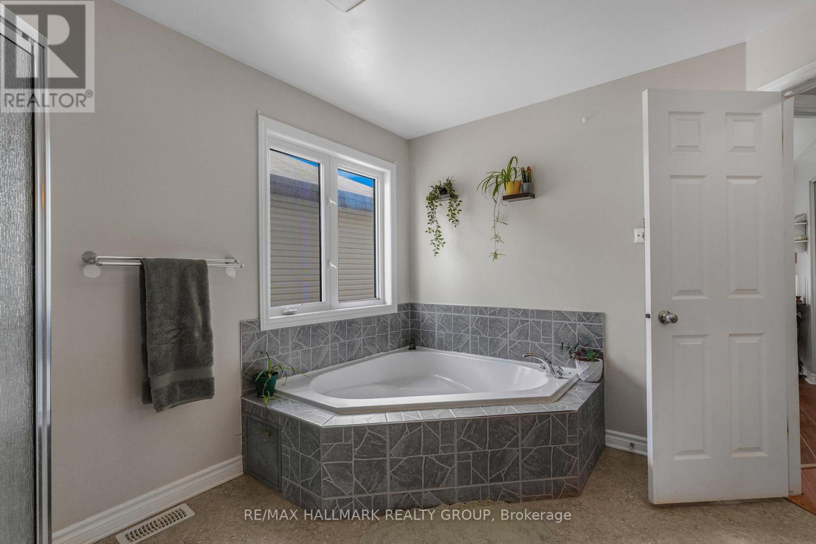 278 MICA CRESCENT - 24