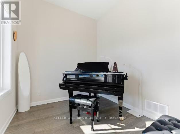 352 CLOYNE CRESCENT - 6