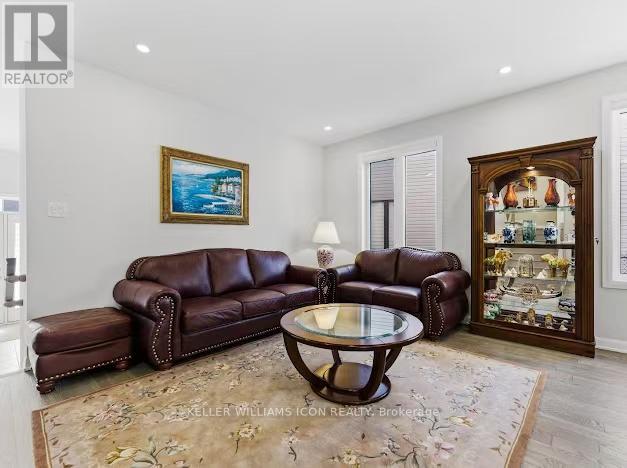 352 CLOYNE CRESCENT - 8
