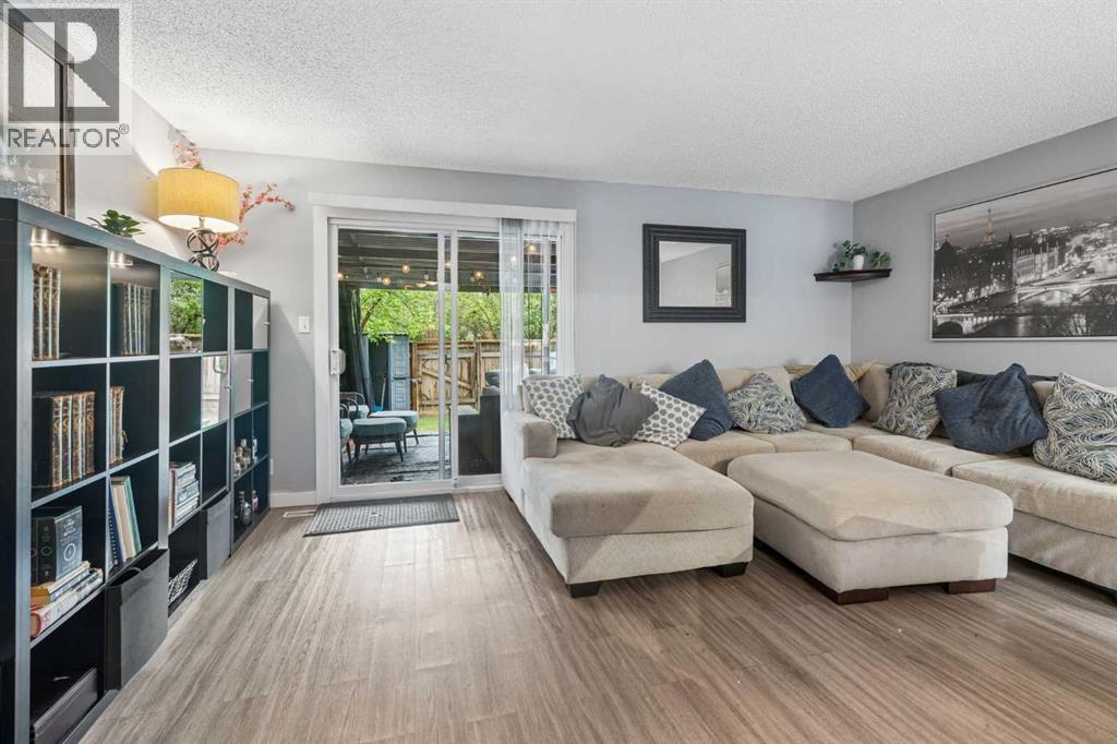 #109 4810 40 Avenue SW - 11